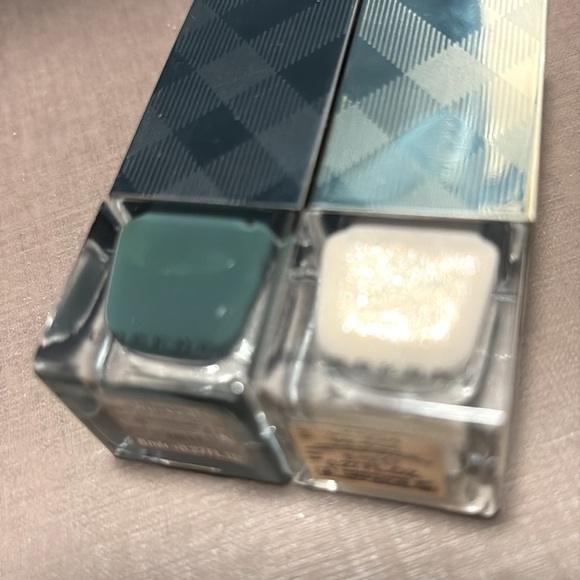 NEW Lot of 2x [Burberry] Nail Polish Gold & Dark Bottle Green, 8 ml each - Picture 12 of 13